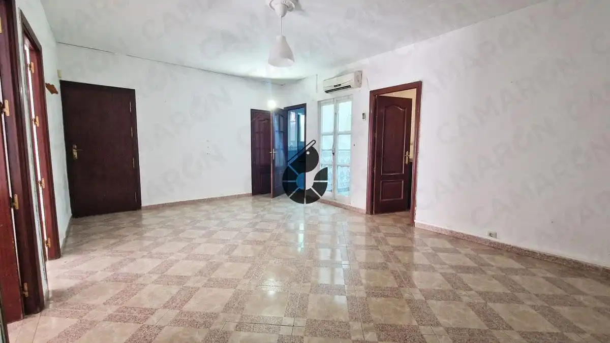 Appartamento con terrazza in vendita a Coria del Río, imagen 3
