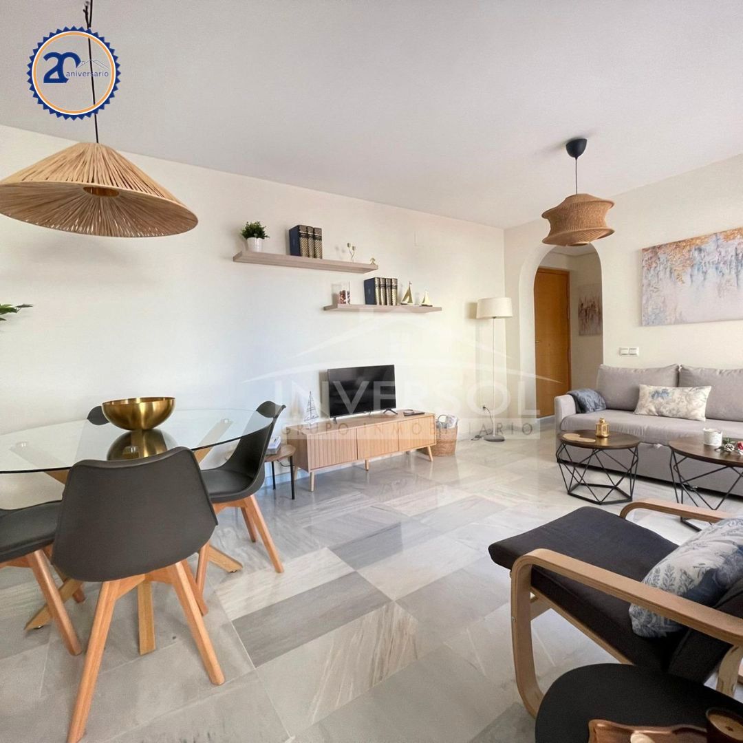 Sala d'estar de Pis de lloguer en El Ejido amb Aire condicionat, Terrassa i Moblat