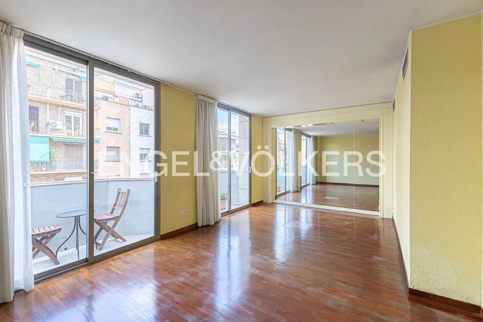Piso con terraza en venta en Eixample, imagen 2