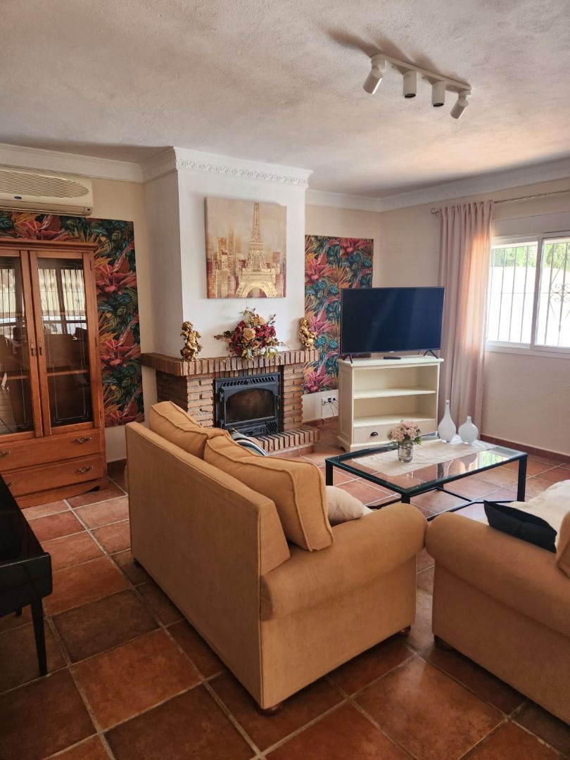 Sala de estar de Casa o chalet de alquiler en Alhaurín de la Torre con Aire acondicionado, Jardín privado y Terraza