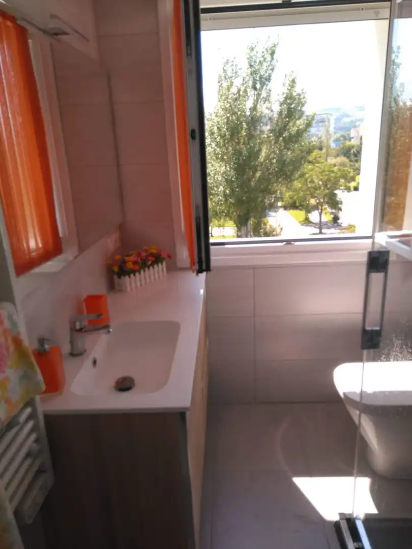 Baño de Piso de alquiler en Laredo con Calefacción, Terraza y Amueblado