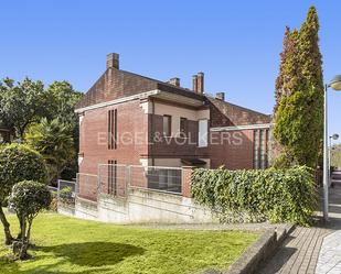 Vista exterior de Casa o xalet en venda en Oviedo  amb Calefacció, Jardí privat i Terrassa