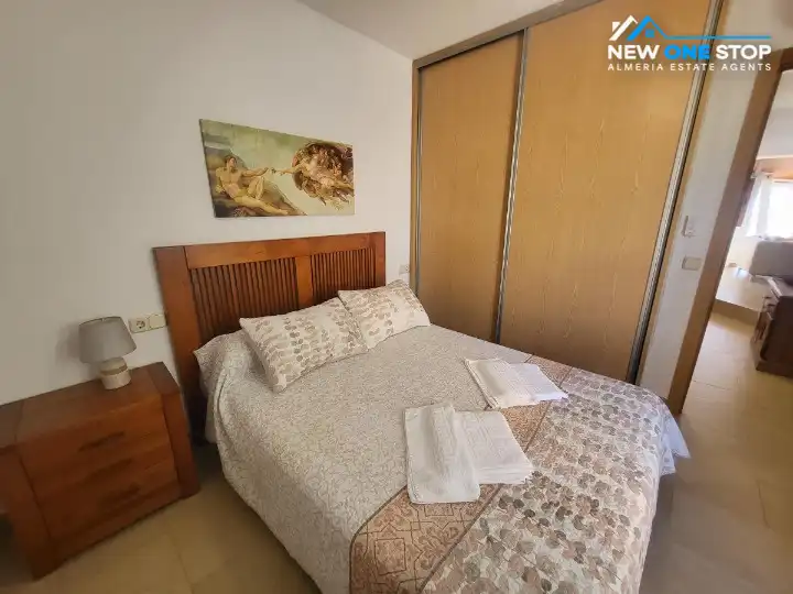 Schlafzimmer von Dachboden zum Verkauf in Cuevas del Almanzora mit Klimaanlage, Heizung und Parkett