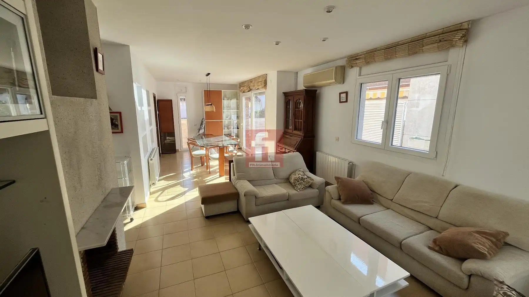Living room of Houses for sale in El Vendrell  with Air Conditioner, Heating and Terrace