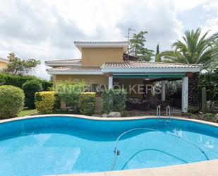 Vista exterior de Casa o xalet de lloguer en Riba-roja de Túria amb Aire condicionat, Calefacció i Jardí privat