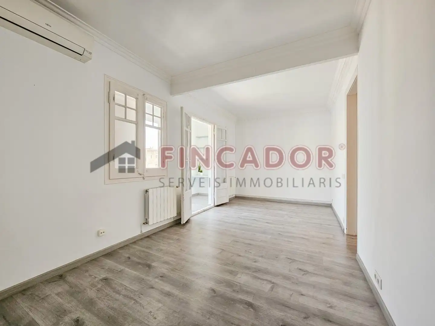 Living room of Flat for sale in Barcelona  with Air Conditioner, Heating and Parquet flooring