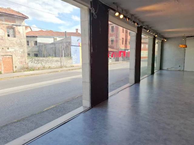 Local comercial en Alquiler en Cabezón de la Sal - AVDA. DOCTOR ARINES en Cabezón de la Sal