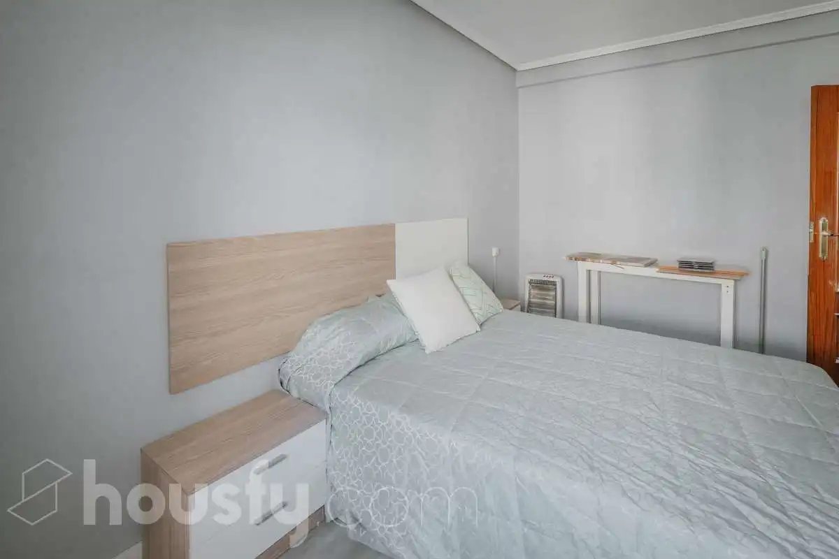 Bedroom of Flat for sale in Valladolid  with Air Conditioner and Terrace