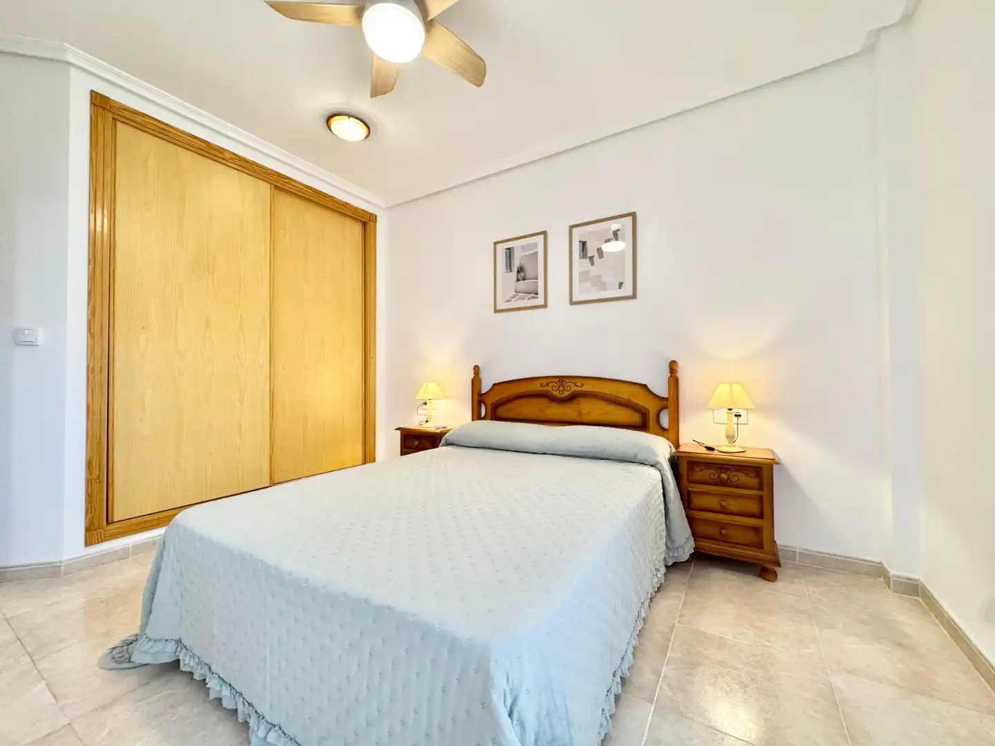 Habitación de Apartamento de alquiler en Orihuela con Aire acondicionado, Piscina y Amueblado
