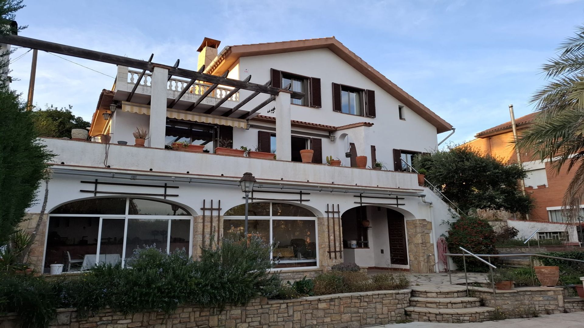 Vista exterior de Casa o xalet en venda en Vallirana amb Aire condicionat, Calefacció i Terrassa
