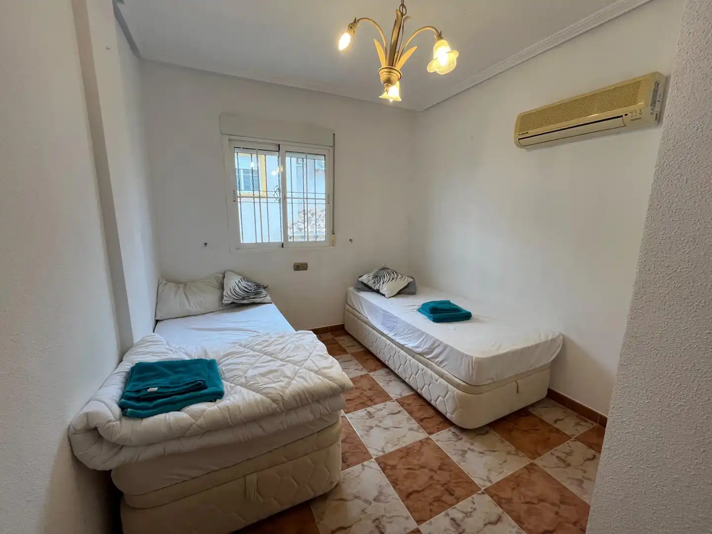 Dormitori de Casa o xalet de lloguer en Orihuela amb Aire condicionat, Moblat i Jacuzzi
