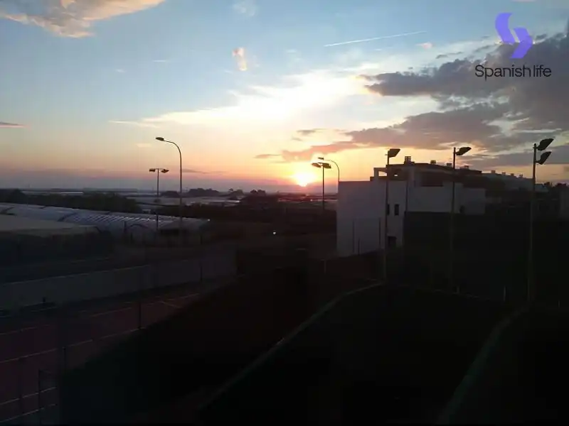 Vista exterior de Apartamento en venta en Valencia con Calefacción, Amueblado y Piscina comunitaria