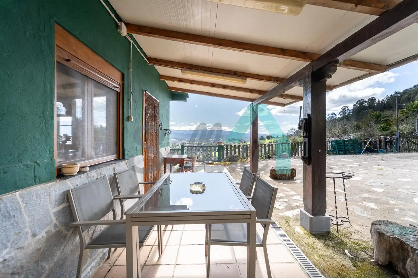 Terrassa de Casa o xalet en venda en Oviedo  amb Jardí privat, Terrassa i Traster
