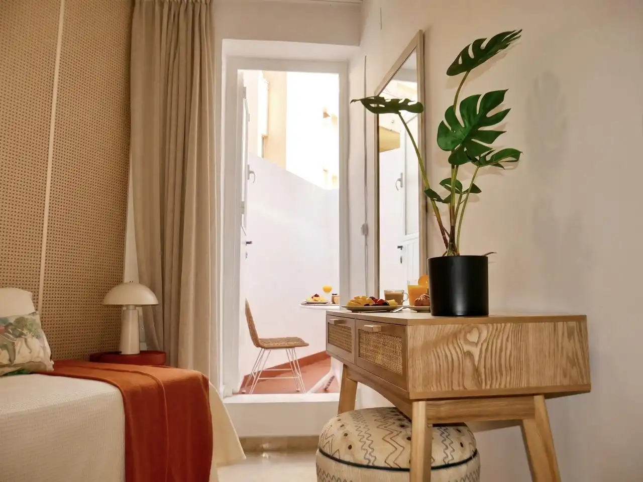 Dormitori de Apartament en venda en Sevilla amb Aire condicionat, Terrassa i Moblat