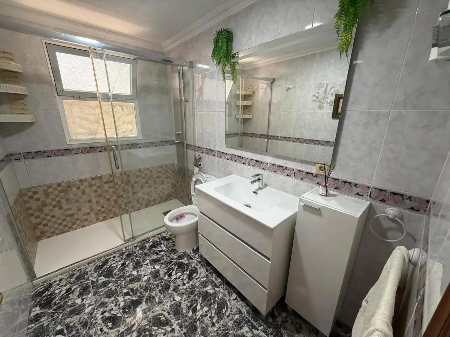 Bathroom of Flat for rent in San Vicente del Raspeig / Sant Vicent del Raspeig  with Air Conditioner, Furnished and Oven