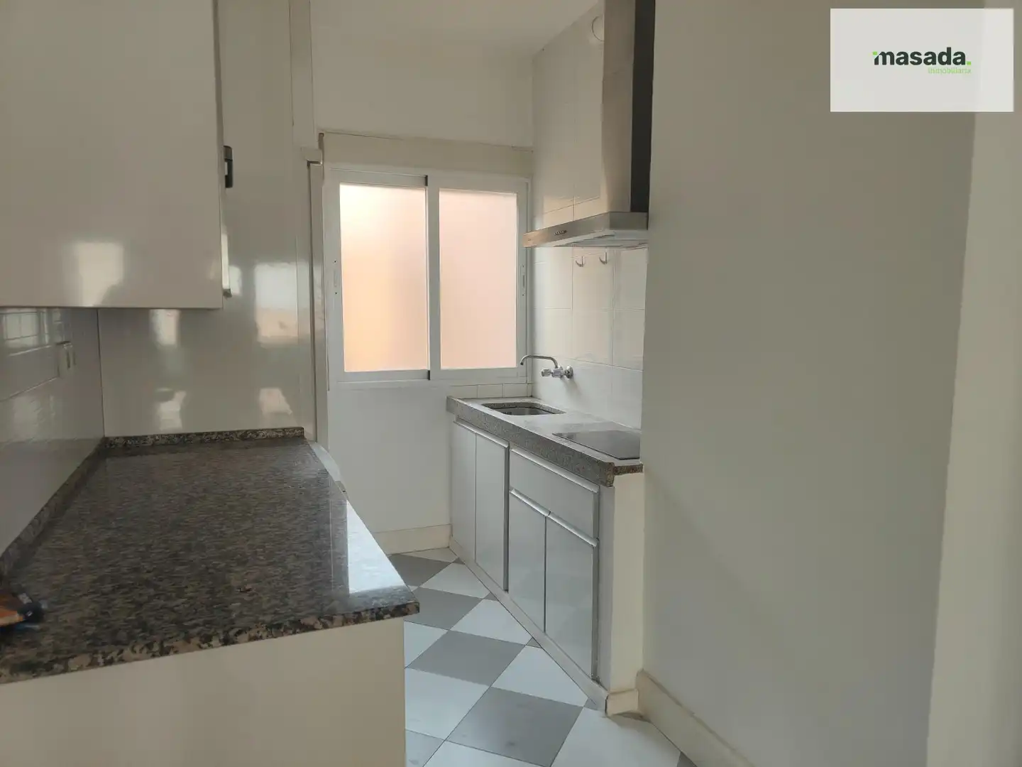 Cocina de Piso de alquiler en Granada con Aire acondicionado y Balcón