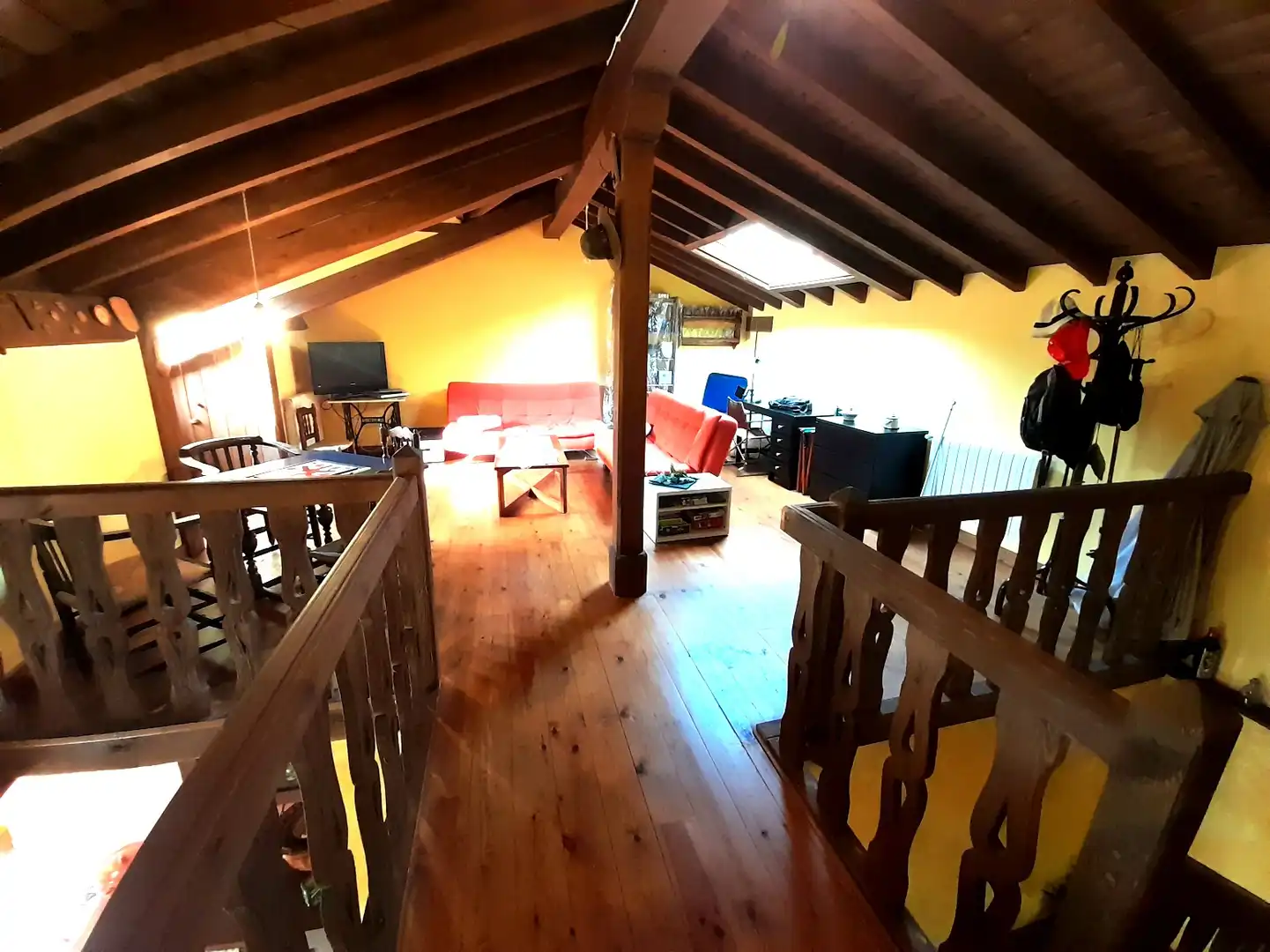 Sala d'estar de Casa adosada en venda en Caso amb Calefacció, Terrassa i Traster
