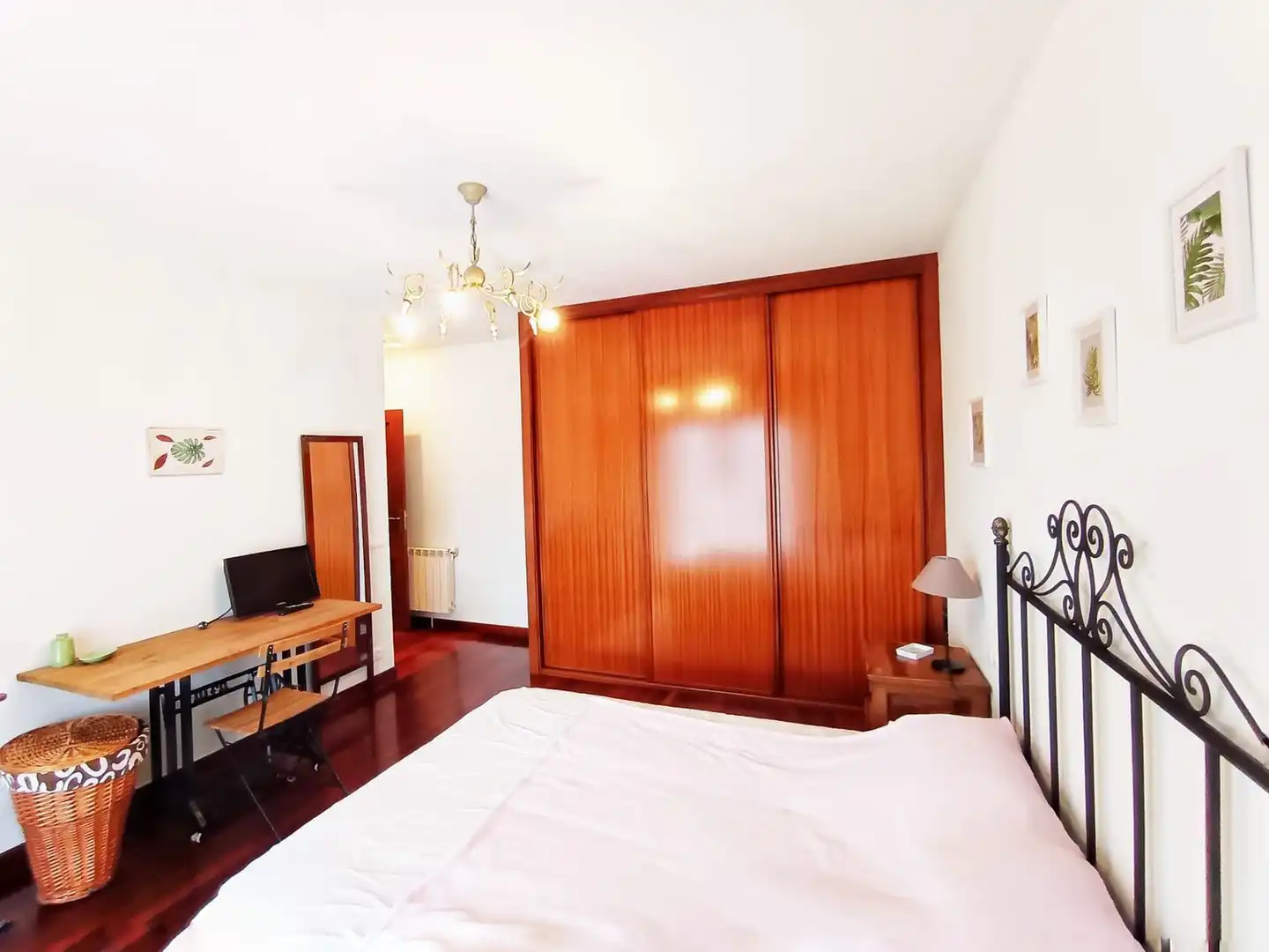 Dormitori de Casa o xalet en venda en Pontevedra Capital  amb Jardí privat, Terrassa i Traster