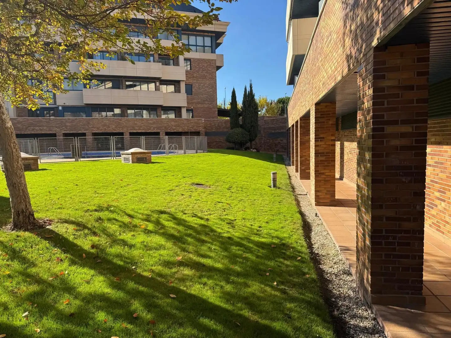 Vista exterior de Pis de lloguer en Majadahonda amb Traster i Piscina comunitària