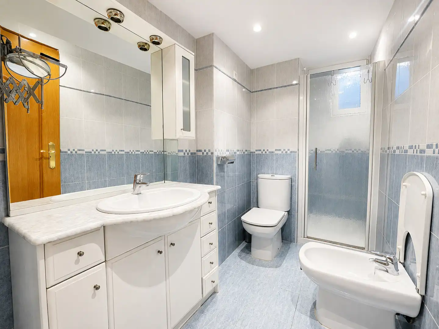 Bathroom of Flat for sale in Patraix