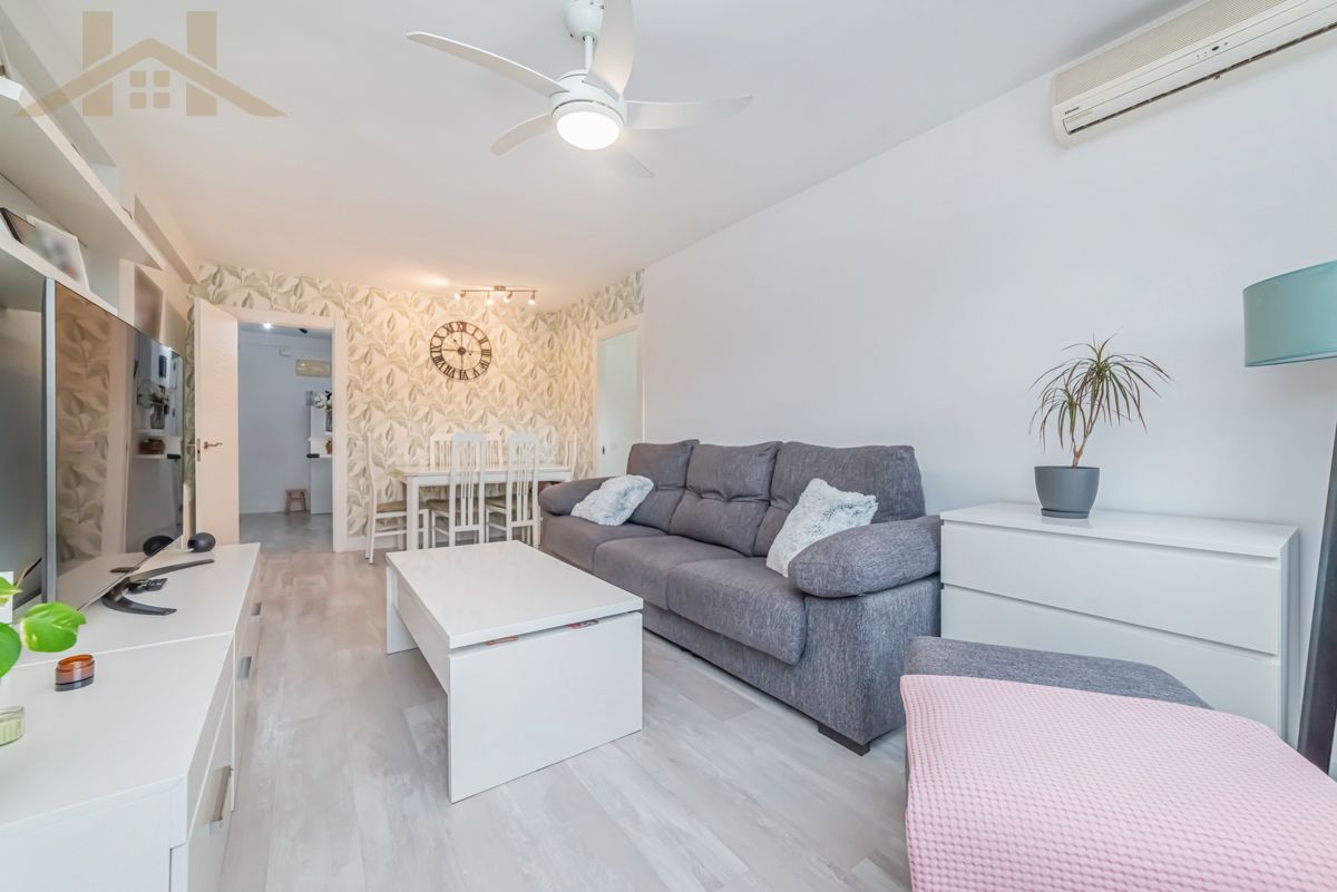 Living room of Flat for sale in Móstoles  with Air Conditioner, Heating and Community pool