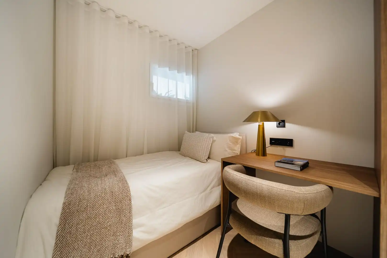 Dormitori de Apartament en venda en Marbella amb Piscina comunitària