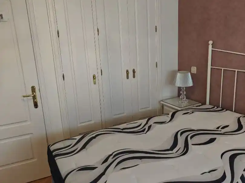 Schlafzimmer von Wohnung zur Miete in  Madrid Capital mit Klimaanlage und Schwimmbad