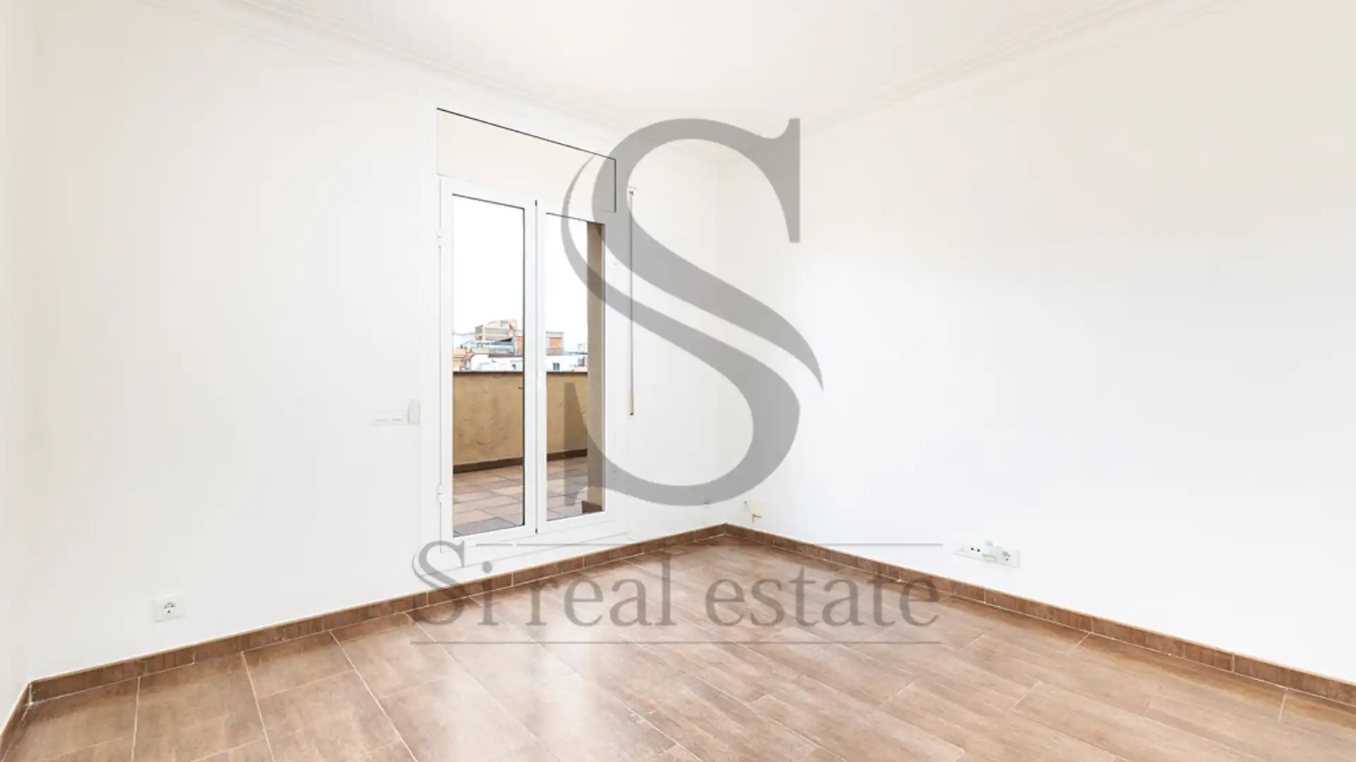 Vista exterior de Àtic en venda en  Barcelona Capital amb Aire condicionat, Parquet i Terrassa