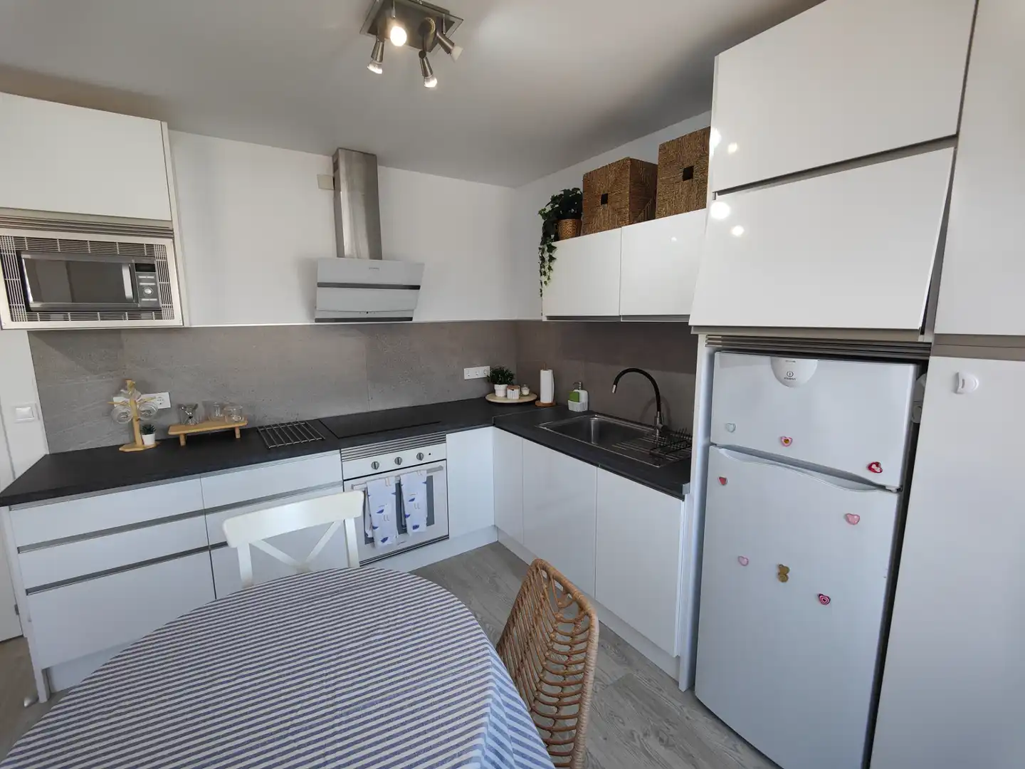 Kitchen of Flat for sale in Rianxo  with Parquet flooring, Furnished and Oven