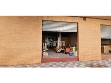 Locale commerciale in affitto a Avenida Artal de Foces 131