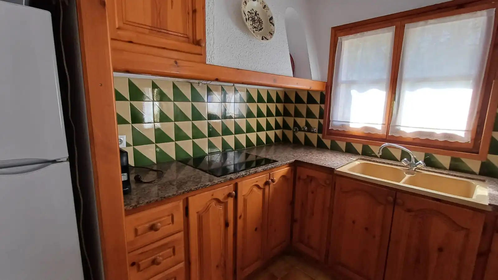 Cuina de Casa adosada en venda en Roda de Berà amb Jardí privat i Alarma