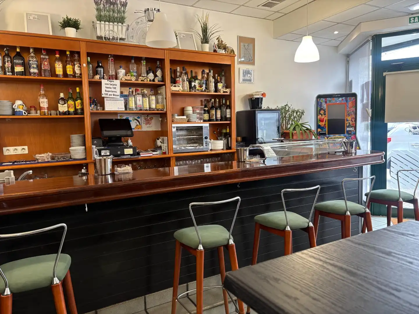 Local de lloguer a Calle de Palmira Villa González, 9, Milán - Pumarín
