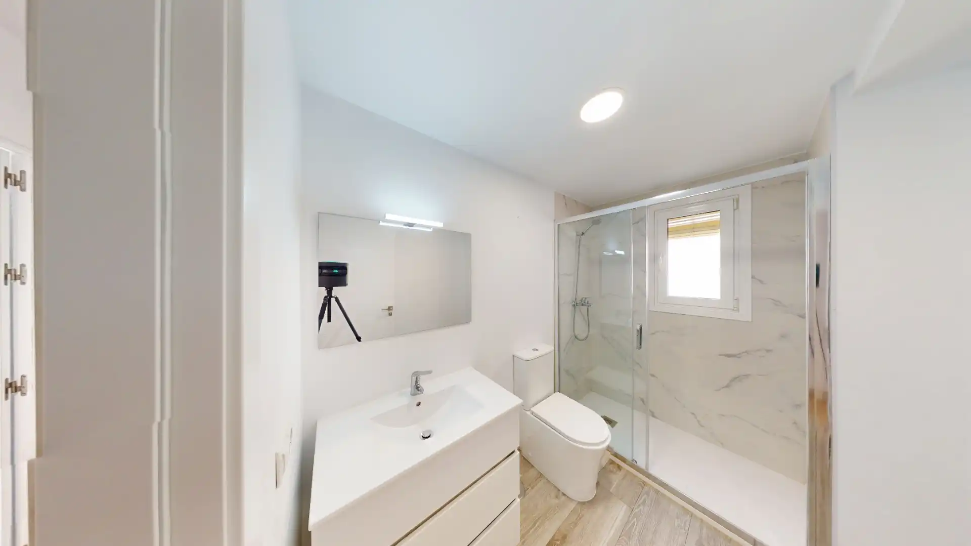 Baño de Piso en venta en Almería con Aire acondicionado, Calefacción y Terraza