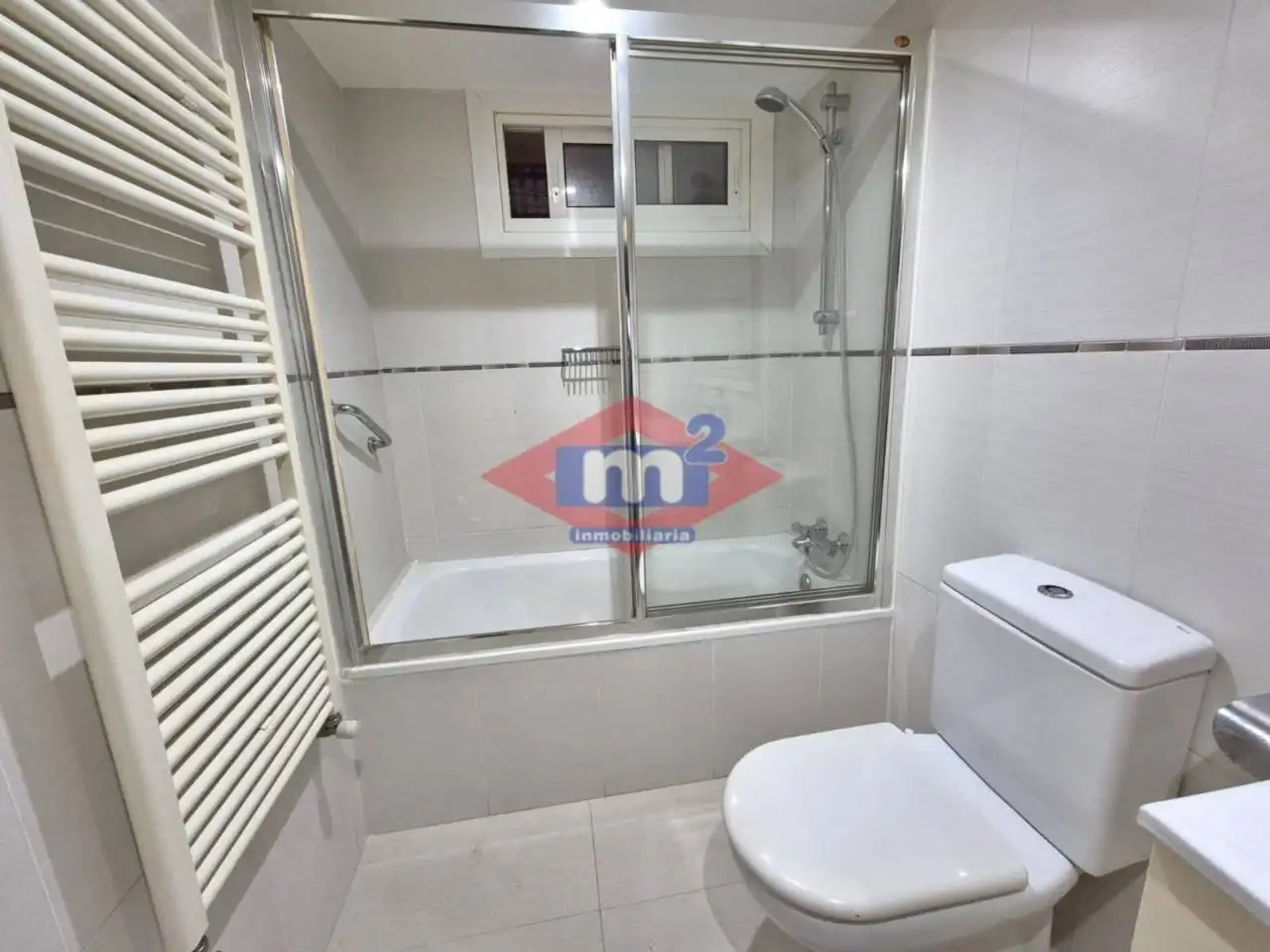Baño de Piso en venta en Vigo  con Calefacción, Trastero y Balcón