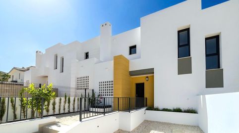Foto 2 de Casa adosada en venta en Busot, Alicante