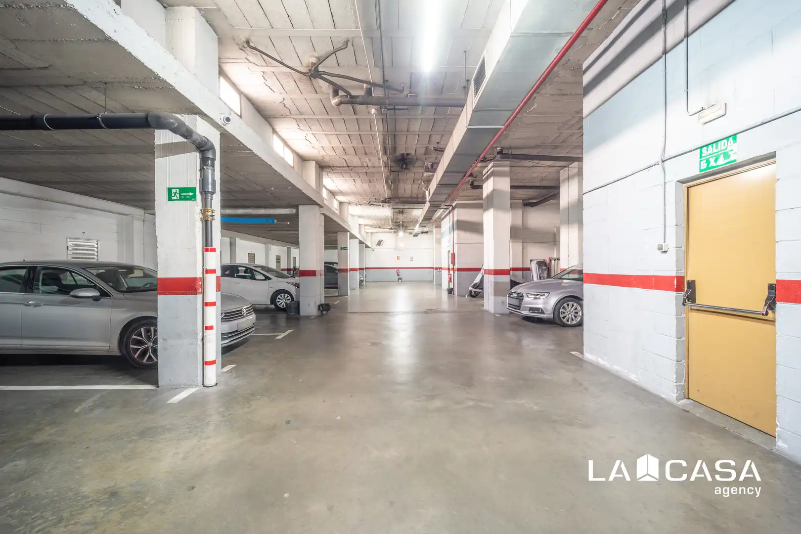 Parking de Piso en venta en Dos Hermanas con Aire acondicionado, Trastero y Piscina