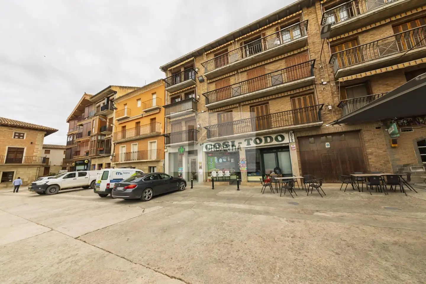 Vista exterior de Pis en venda en Los Arcos amb Calefacció, Parquet i Balcó