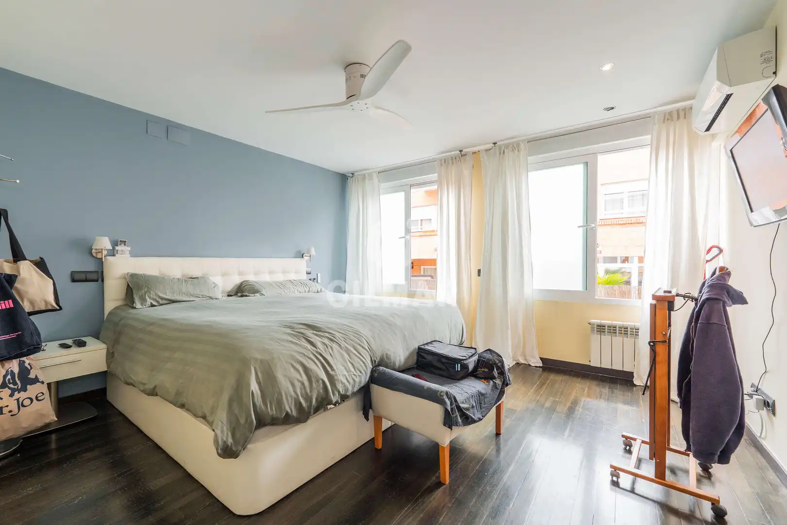 Habitación de Casa adosada en venta en Madrid con Calefacción, Jardín privado y Piscina