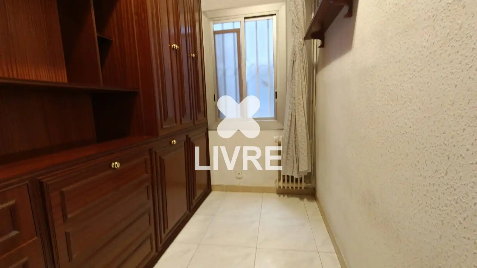 Piso en venta en Barcelona con Calefacción y Balcón