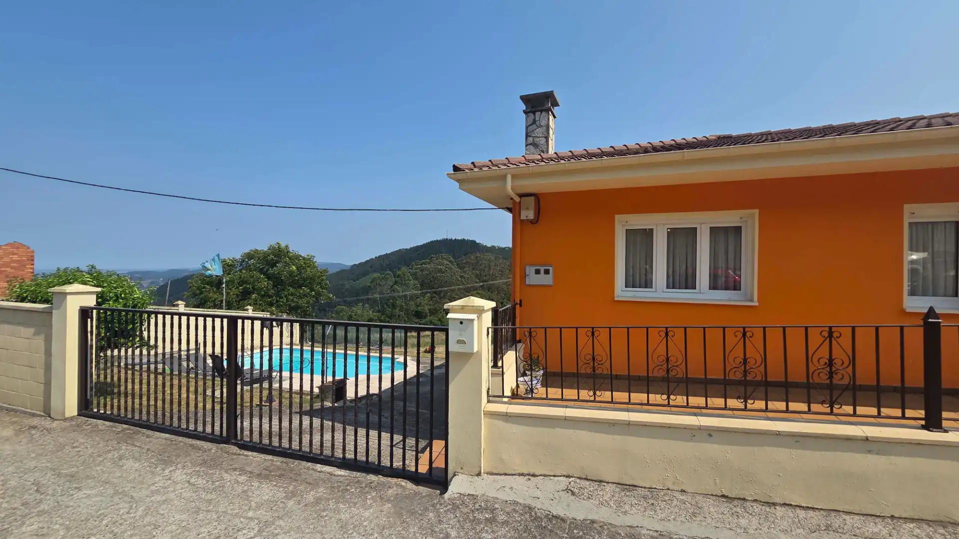 Piscina de Casa o xalet en venda en Pravia amb Calefacció, Jardí privat i Terrassa