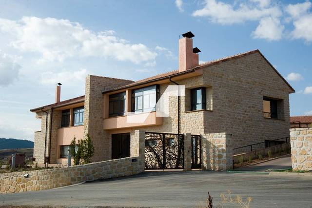 Edificio en Venta en De las Candelas en Orea