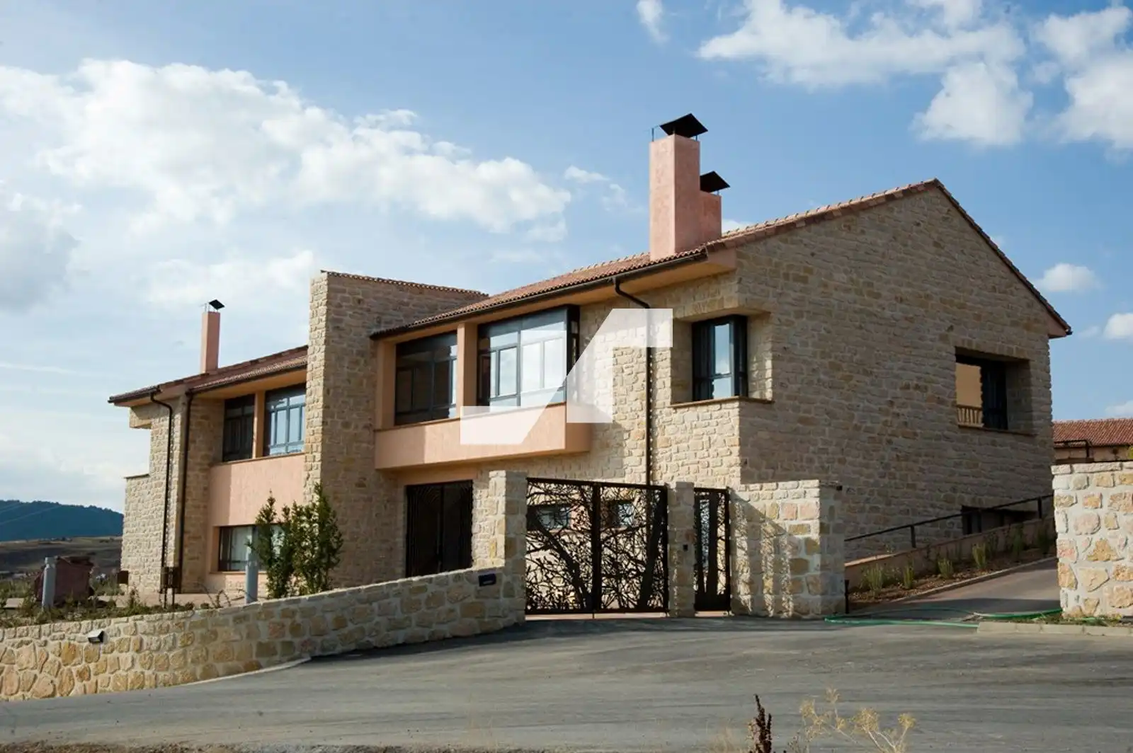 Vista exterior de Edificio en venta en Orea