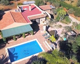 Vista exterior de Finca rústica en venda en Alhaurín El Grande amb Aire condicionat i Piscina