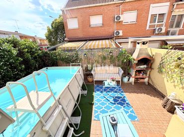 Detached house with pool for sale in Fuente Santa