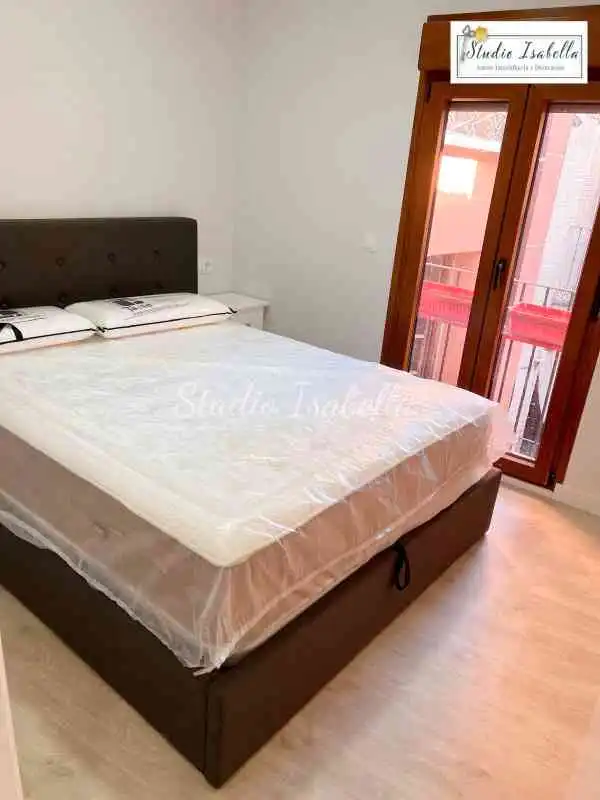 Bedroom of Flat for share in Toledo  with Air Conditioner, Heating and Furnished