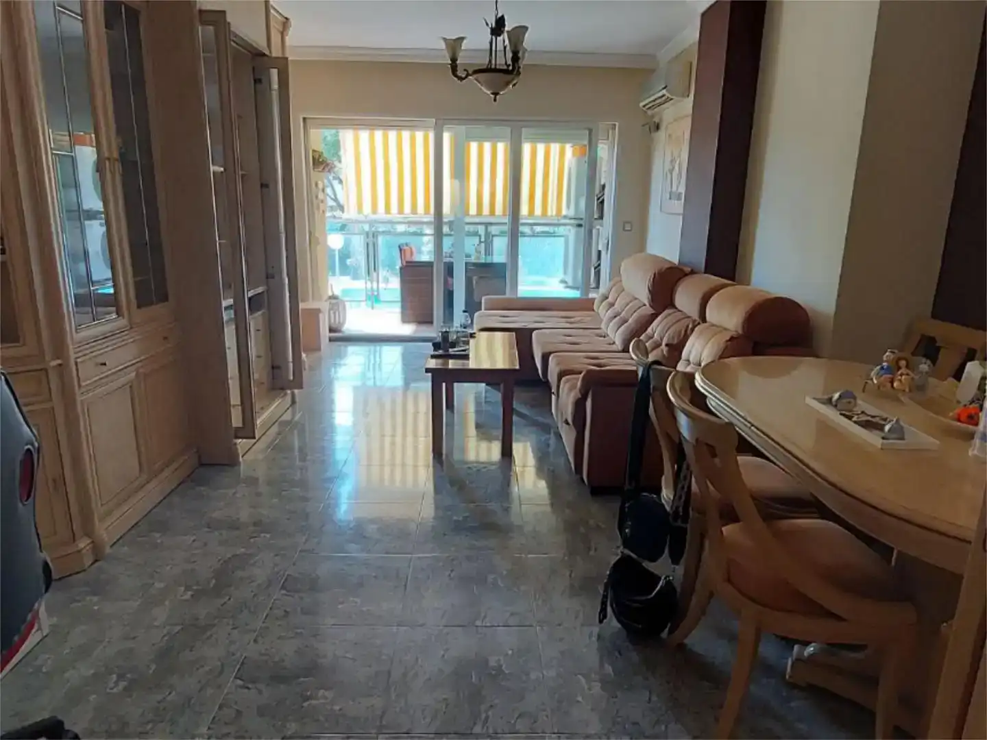 Sala d'estar de Apartament per a compartir en Dénia amb Aire condicionat, Jardí privat i Piscina