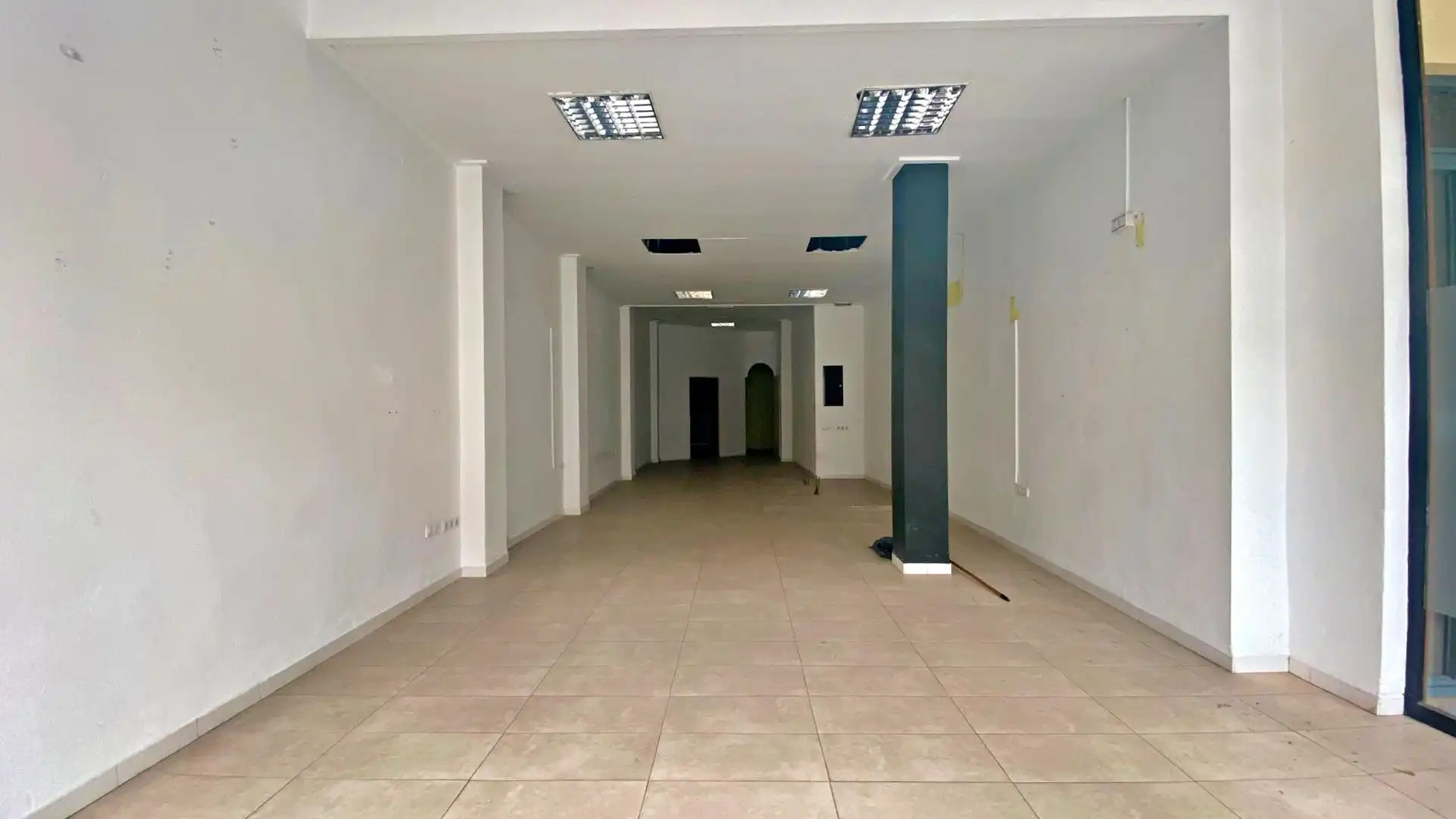 Business premises for sale in Avenida de Santa Eulalia, imagen 2