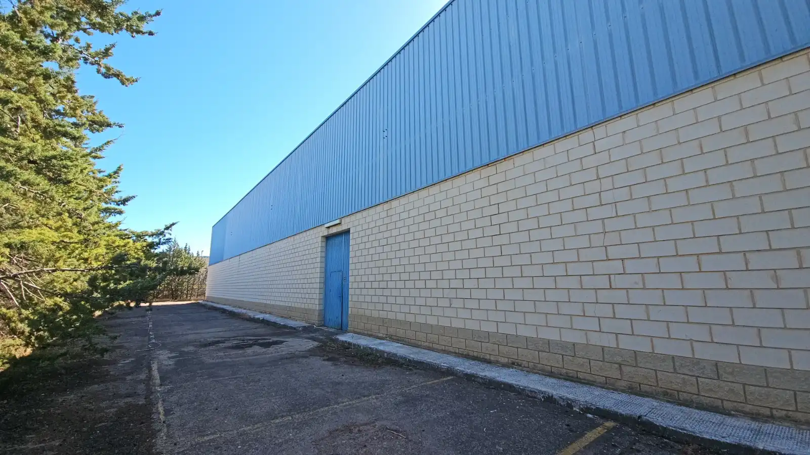 Vista exterior de Nave industrial en venta en Alhama de Aragón