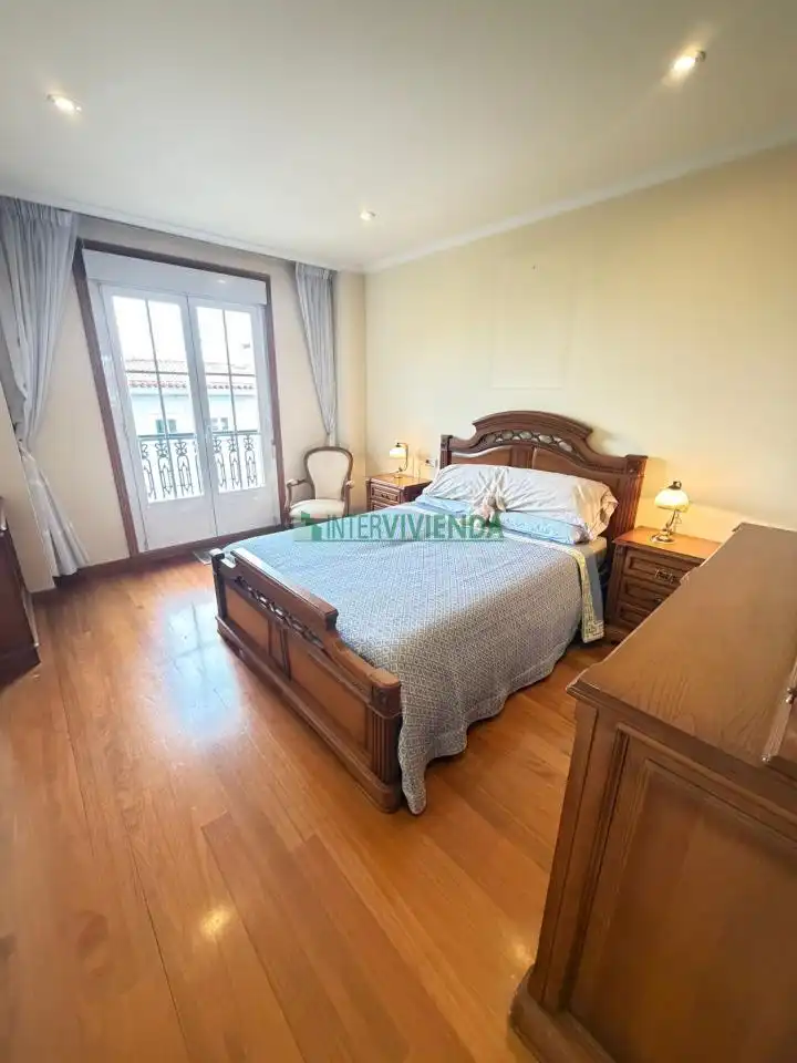 Dormitori de Pis de lloguer en Vilagarcía de Arousa amb Calefacció, Moblat i Balcó