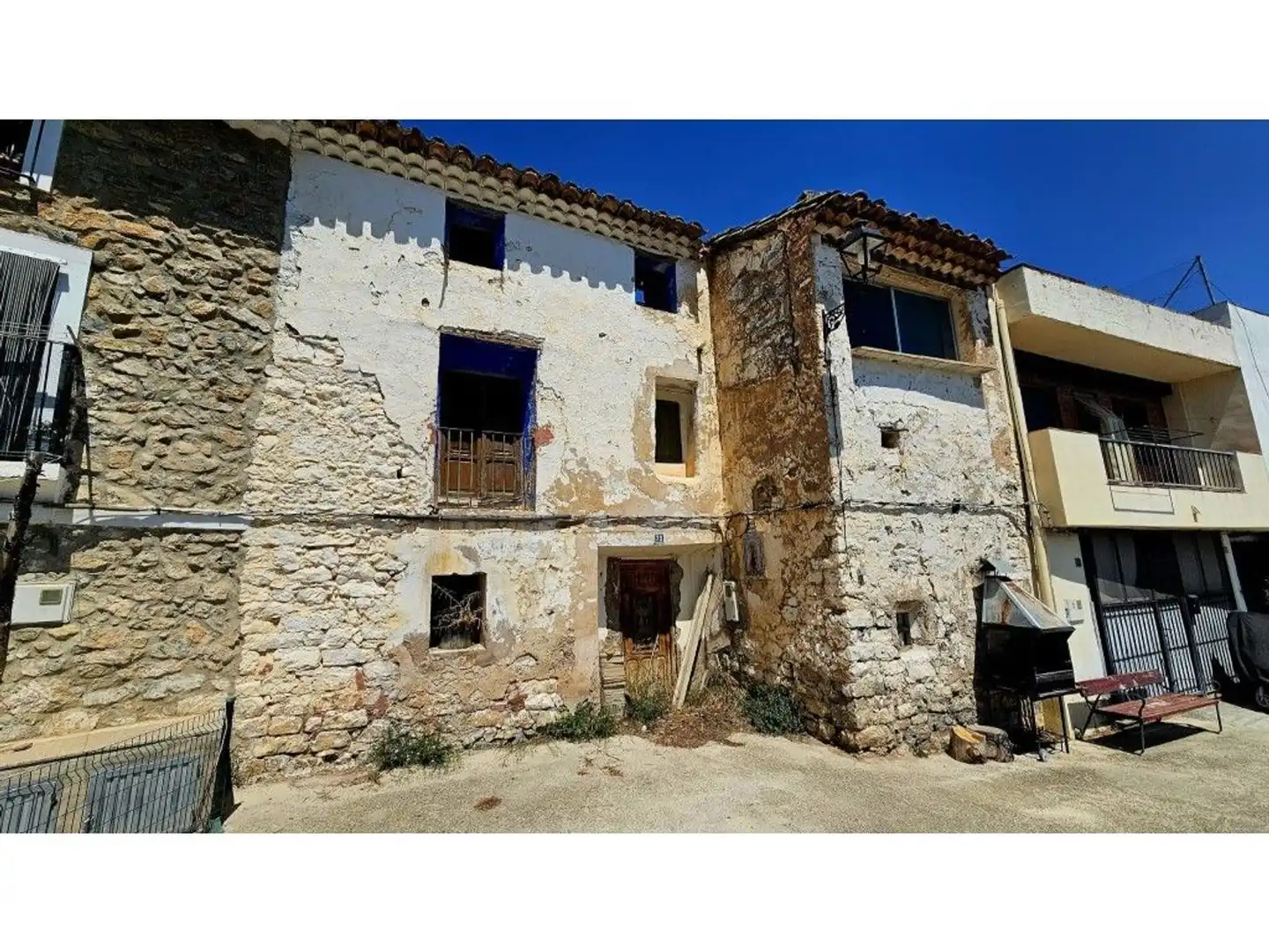 Casa rústica con terraza en venta en Bejís